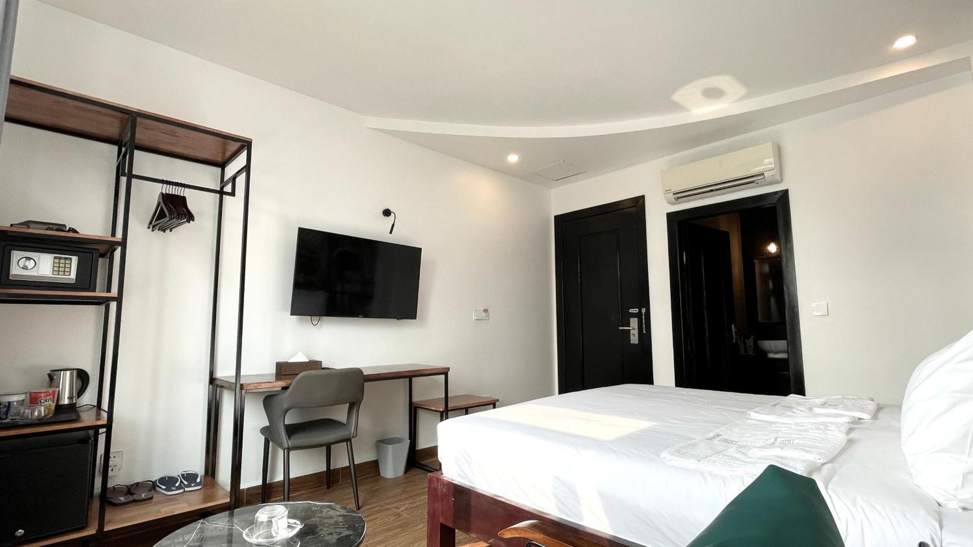 Times Hotel At Bassac Lane Phnom Penh Exterior photo
